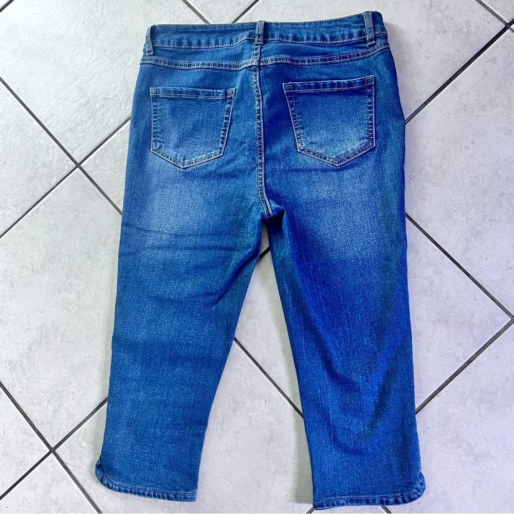 D Jeans Capri Jeans in Dark Wash; Size 6 - Picture 2 of 6